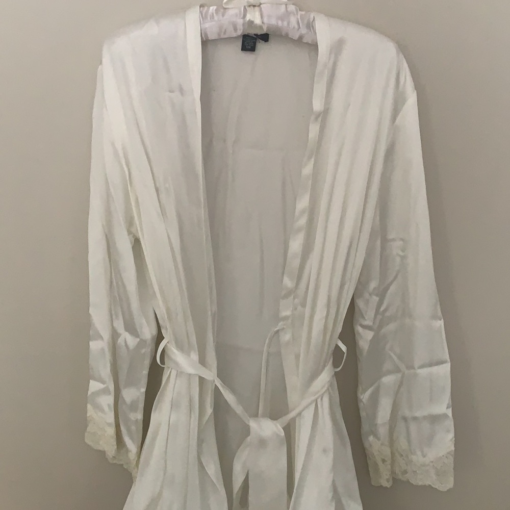 Lace Bridal Robe - Picture 5 of 6